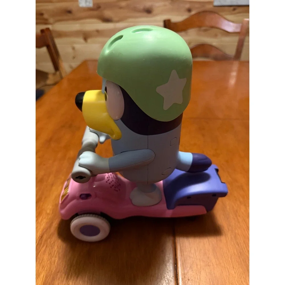 VTech Bluey 3-in-1 Scooter Interactive Musical Toy Light Up Pink Blue Scooter